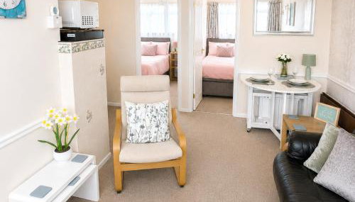 Belle Aire Beach Retreat at Hemsby with FREE WIFI Bed linen included Freely tvs in bedrooms and FREE onsite entertainment - Foto 1