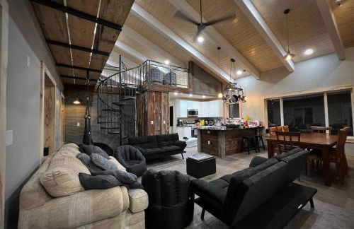 Designer Lake Cabin- HotTub, Sauna & Massage Chair - Foto 5