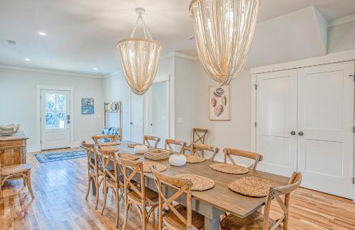 NEW LISTING Six Bedrooms - Private Dock - Steps to the Beach - Sleeps 14 - Foto 22
