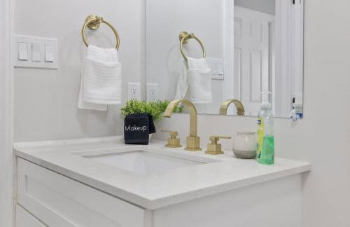 Elegant Updated Oceanfront Home with Pool & Hot Tub - Photo 79