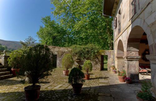 Palacio de Hualle - Photo 3