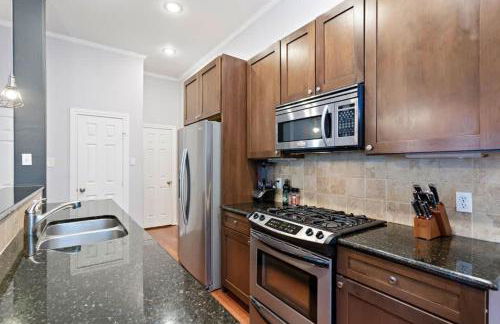 Family 3BR 2BA 1810SQFT Bright Spacious Home with Private Yard in Zilker - Foto 7