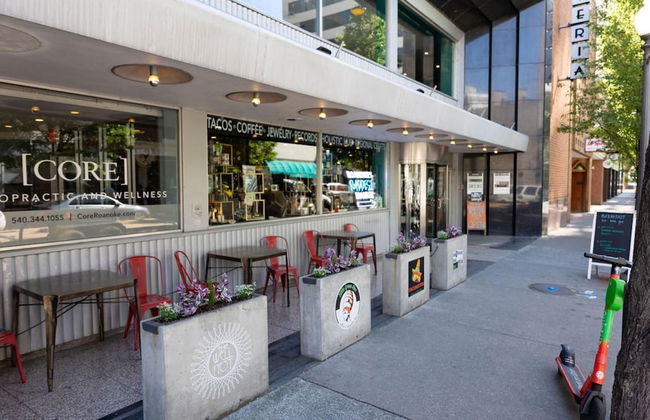 Exceptional 1 BR Apartment Downtown w Study Loft - Foto 5