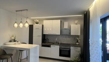 HelaMoni, New 5 Star 2 Person apartments with pool - Photo 4