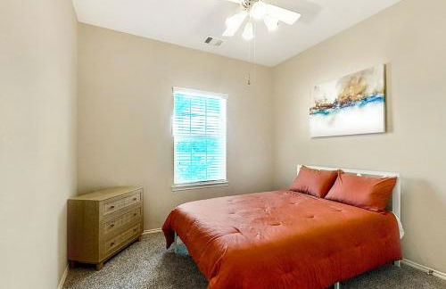 3BR Home in Home - Near Bush Airport & Houston - Foto 8