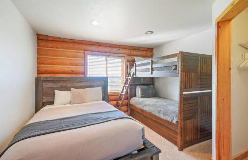 Splendor Valley Farms Huge Log Cabin with King Bed Bunk Beds and Game Room - Photo 46