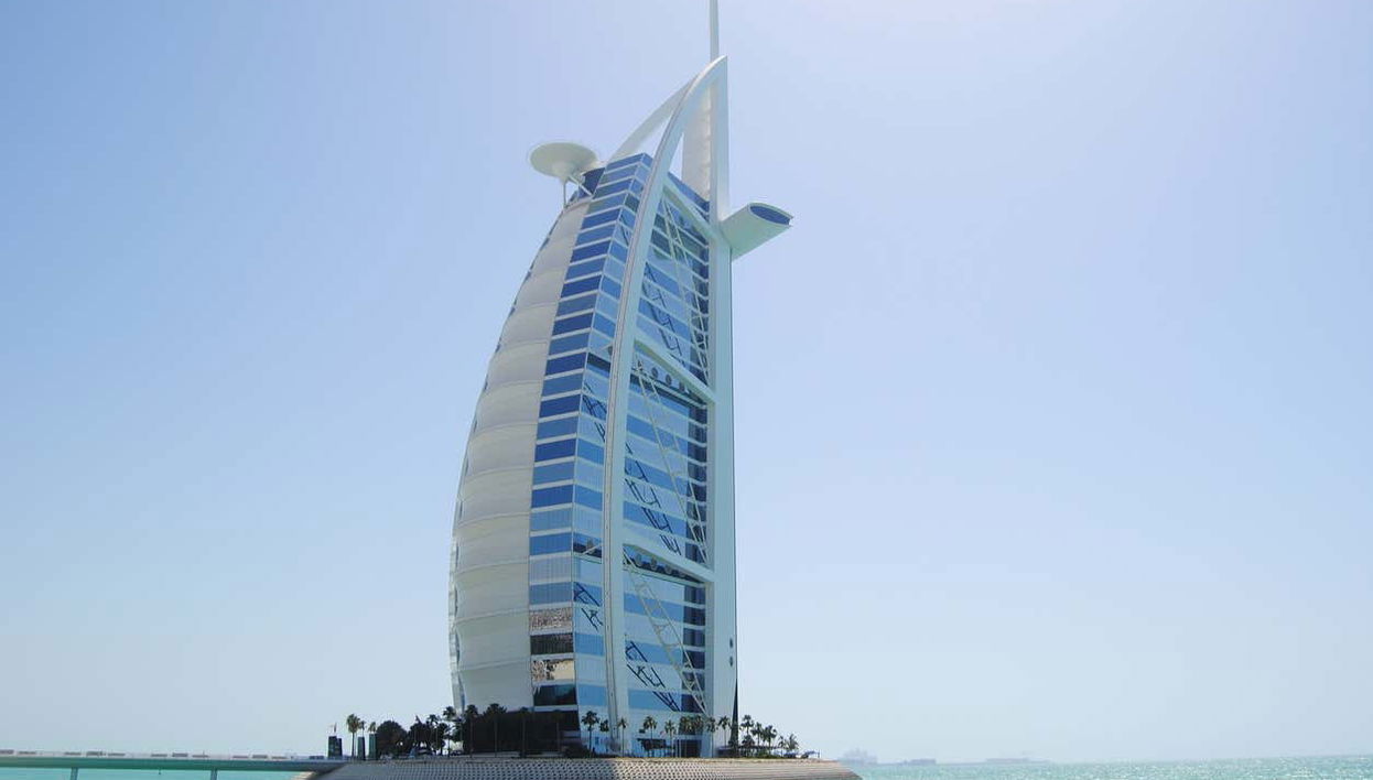 Vue sur le luxueux hôtel Burj Al Arab