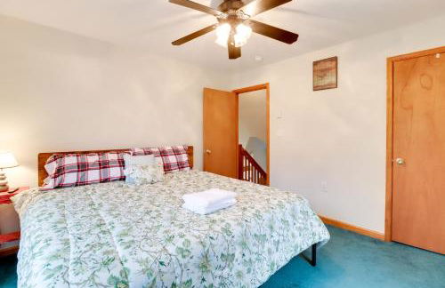 Private Hot Tub and Lake Access Poconos Escape! - Foto 17