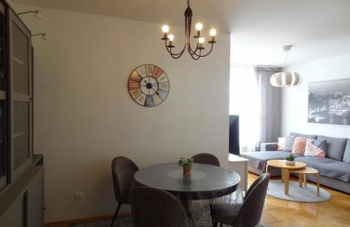 Well-equipped apartment with free parking - Photo 9