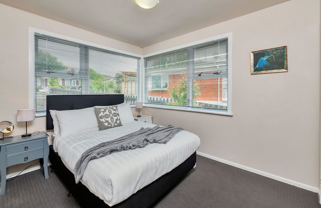 Sunny Three Bedroom Delight Upper Level - Foto 5