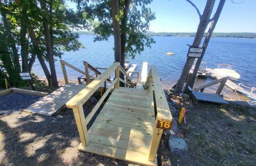 Spacious, modern, home by the lake! - Foto 45