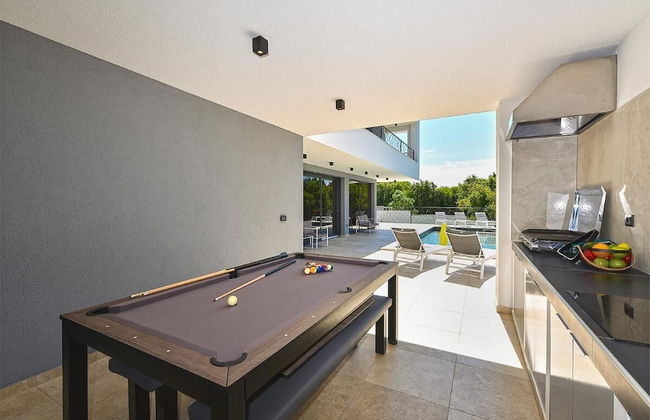 Spacious Villa With Pool and Garden in Stokovci - Foto 24