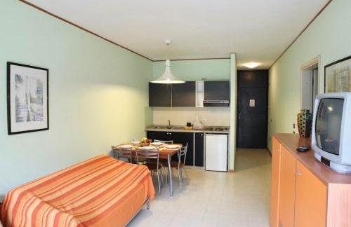 IssTravel, Holiday Homes in Marina di Bibbona from 400 to 900 meters from the sea, apartments 6 beds with private outdoor area - Foto 13