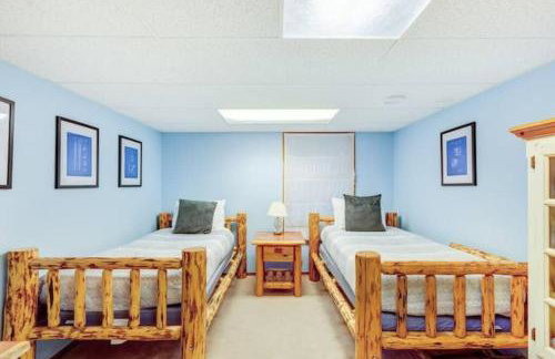 Secluded cabin on 10 acres - hot tub & game room! - Foto 22