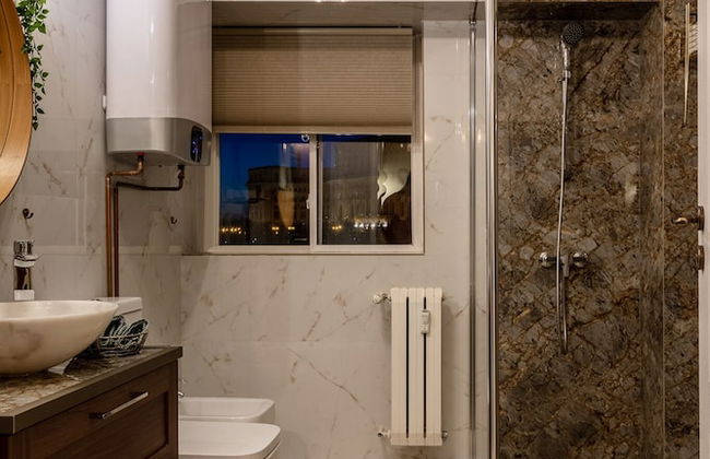 Views of Palace of the Parliament 2BR Jungle Theme - Foto 28