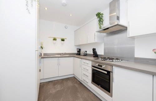 Stylish 3BR Home with Garden & Free Parking - Near O2 Academy & City Centre - Foto 11