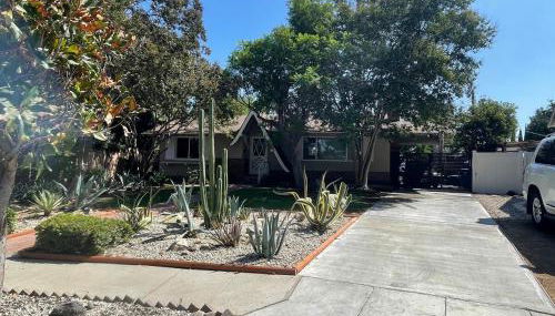 Granada Hills Private Unique Pool Luxury 4BR Family Retreat - Patio, Outdoor Dining, BBQ Grill, & Free Parking - Foto 3