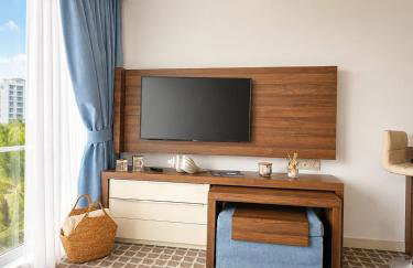 Golden Hour Marine Suite 503 - Sea View at Marine Hotel - Photo 7