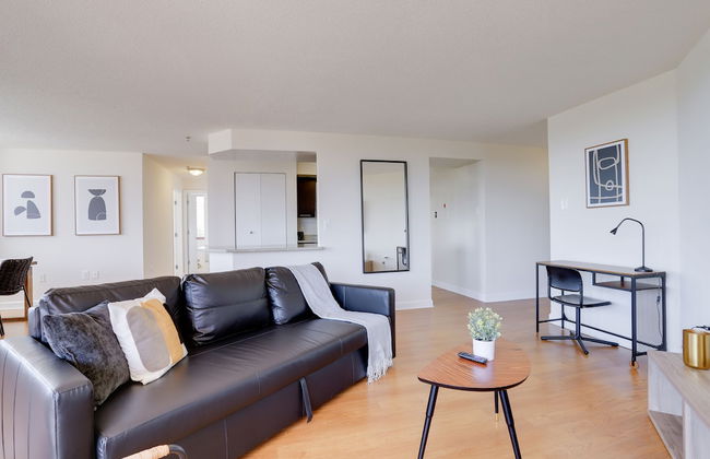 Gorgeous Apt with Rooftop City View - Photo 25