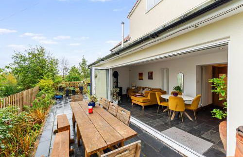 Whimsical Countryside Escape with Sprawling Garden - Foto 1