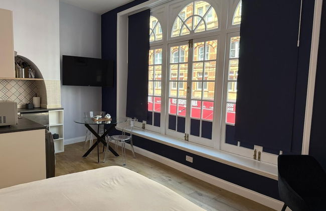 Leicester Square 3rd Floor Studio - Photo 16