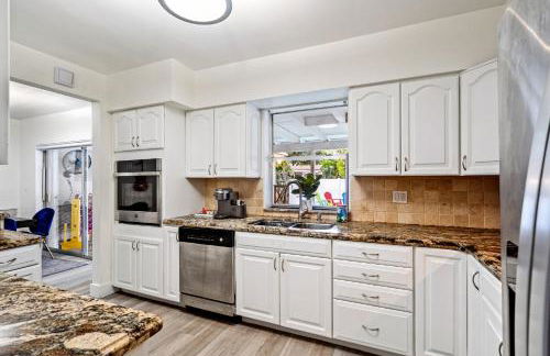 Sleeps 12 Private Pool & Gameroom near Casino, Beaches & Hard Rock Stadium - Foto 47