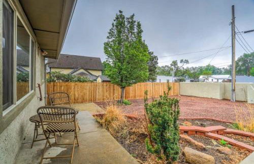 2BR Cottage with outdoor seating near Hiking & DT - Foto 35