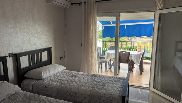 2 Bed Flat - Sleeps 5 - Pets - Pool - Parking - Photo 2, Room