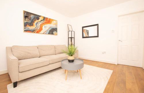 Spacious 4BR Home in Manchester with Parking & Wi-Fi - Foto 22