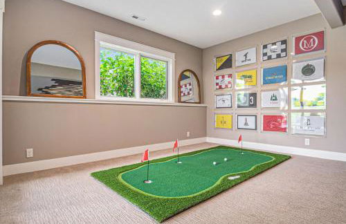 Luxury Stay with Golf Simulator and 3 King Bedrooms - Foto 48