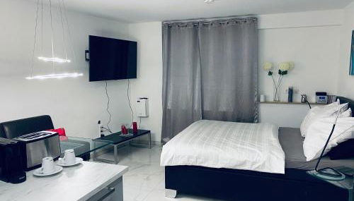 Linda Home by Railway Station , Airport in City Centre - Foto 2