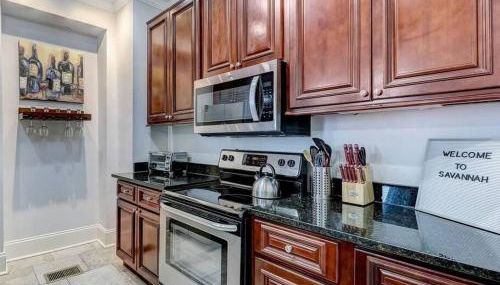 Historic Savannah Gold Private Condo with Pool - 2bed, 1&half bath, Sleeps 6, 1st Floor, 15 Min Walk To Historic Savannah Center And All Attractions - Foto 5, stove