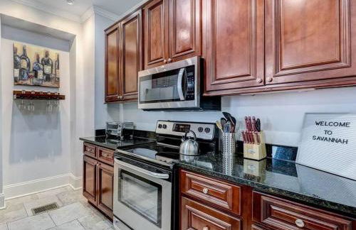 Historic Savannah Gold Private Condo with Pool - 2bed, 1&half bath, Sleeps 6, 1st Floor, 15 Min Walk To Historic Savannah Center And All Attractions - Foto 5