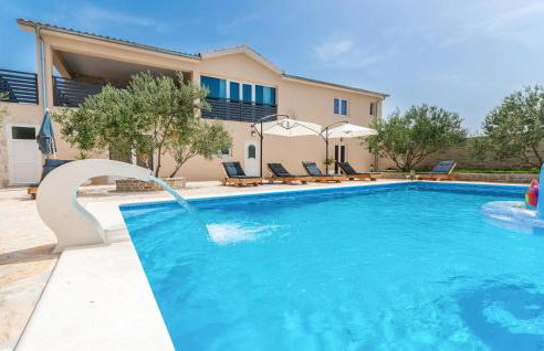 7 Bedroom Awesome Home In Polaca - Foto 1