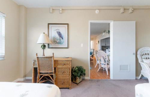 Spacious 3BR Beachfront Condo with Balcony & Parking - Foto 24