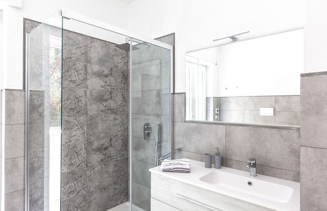 New & Stylish two Bedroom Apartment with Balconies - Foto 21