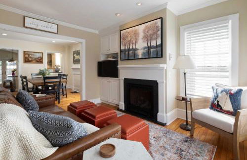 Brooke House In The Heart of Downtown with Patio! - Foto 1