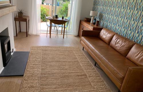 2 Bed-Sleeps 4-Parking-Pets-10 min walk to Beach - Foto 1