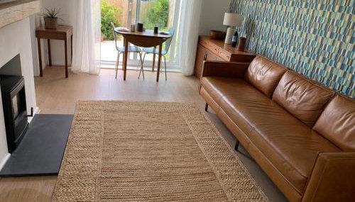 2 Bed-Sleeps 4-Parking-Pets-10 min walk to Beach - Foto 1