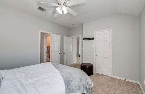 Luxury Pool Home Near Sugar Land Town Center - Photo 52