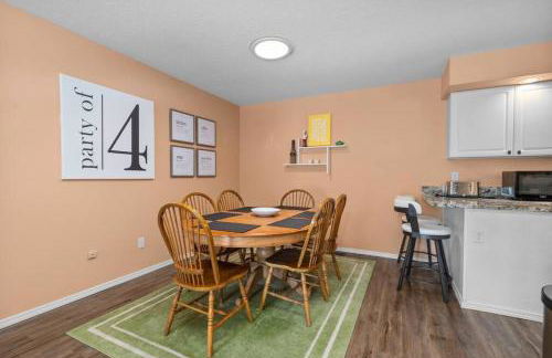 Solar Half-Plex with Chic Style in Country Glen - Foto 15