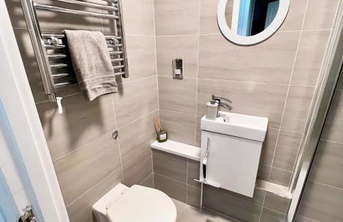 Beach Court Ground Floor - Cosy Apartment with Sea Views - Photo 12