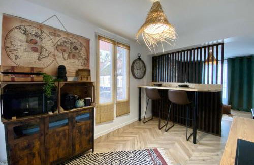 L'Expédition - By BEST KEYS - Expérience Unique - Déco Immersive - Lit Queen Size & Canapé Convertible - Centre Ville - Smart TV - Machine à Café Nespresso - Netflix & WiFi ILLIMITÉ - Check-in Autonome - Parking Gratuit - Foto 6