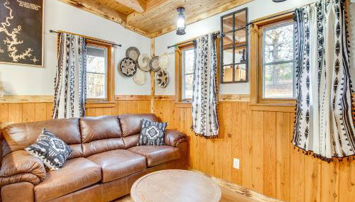 Serene and Cozy Studio Cabin Walk to Norfork Lake! - Foto 4