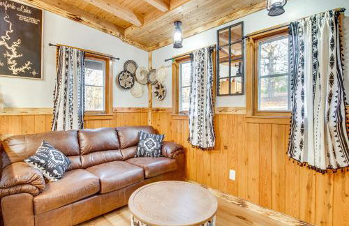 Serene and Cozy Studio Cabin Walk to Norfork Lake! - Foto 4