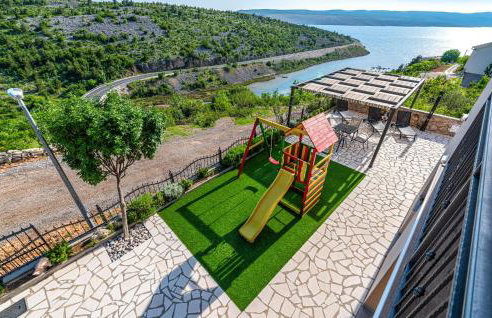 Awesome Home In Modric - Photo 18