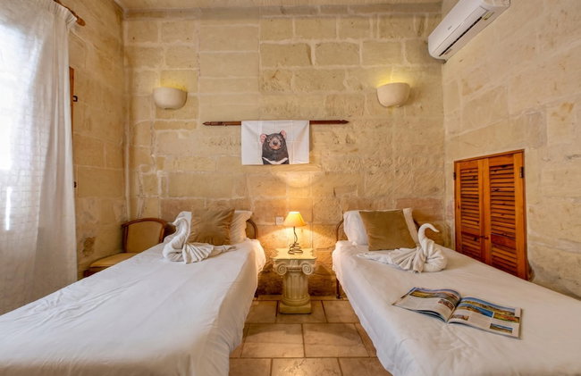 Ta'leli Pool Farmhouse in Gozo - Photo 8