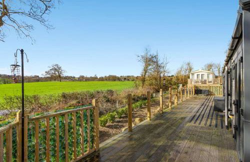 Peaceful Lake Retreat - Fishing Lakes, Heated Outdoor Swimming Pool 500yrds on Sister Park , Pool Open April to September - Foto 18