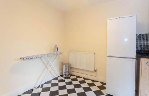 4 bed home, driveway parking ideally located in Latchford, Warrington - Executive St Marys House - Foto 21