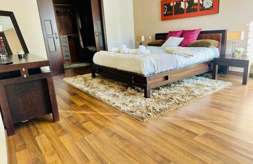 Lux Villa with Year-Round Heated Pool & Game Room - Foto 42